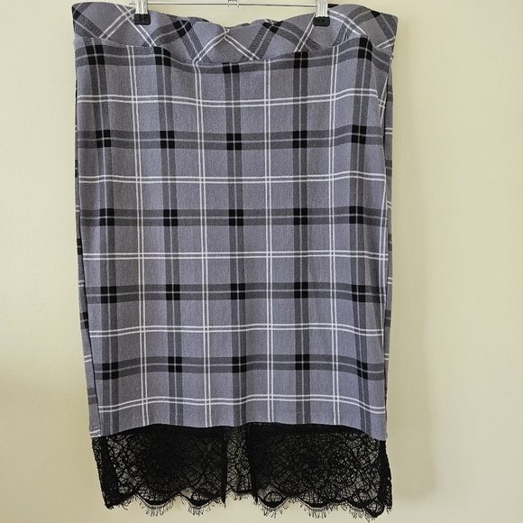 Torrid Pencil Skirt 1x Black Gray Plaid Lace Trim Back Slit Studio Ponte Lux - Picture 3 of 15